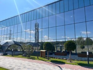 Установка солнцезащитной-зеркальной пленки