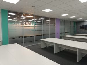 Установка декоративной пленки с плоттерной резкой по макету Заказчика.