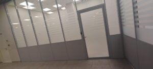 Установка декоративной пленки с резкой полос по макету Заказчика.