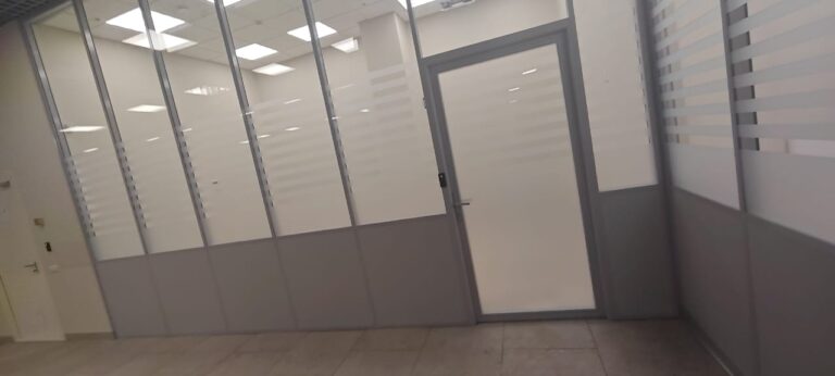 Установка декоративной пленки с резкой полос по макету Заказчика.