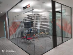 Установка пленки с УФ-печатью по макету Заказчика