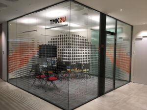 Установка пленки с УФ-печатью по макету Заказчика
